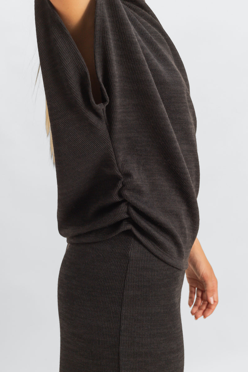 0140830202#color_BLACK