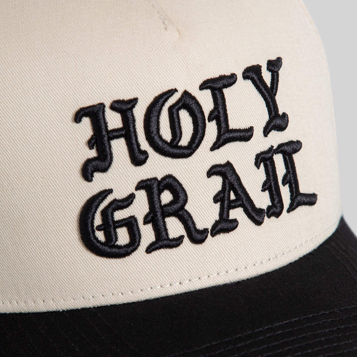 HOLY GRAIL SAND BLACK TWILL TRUCKER