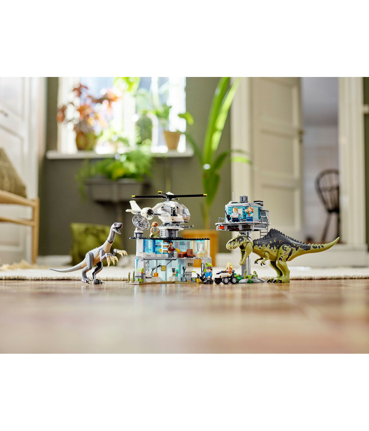 LEGO Jurassic World Giganotosaurus & Therizinosaurus Attack 76949 (658 Pieces)