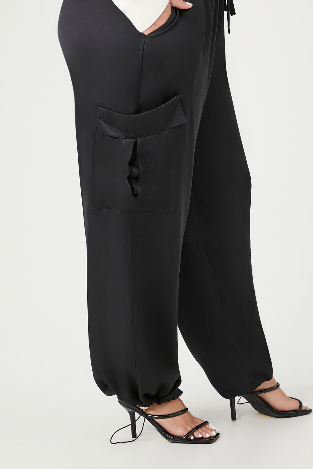 0124881702#Color_BLACK