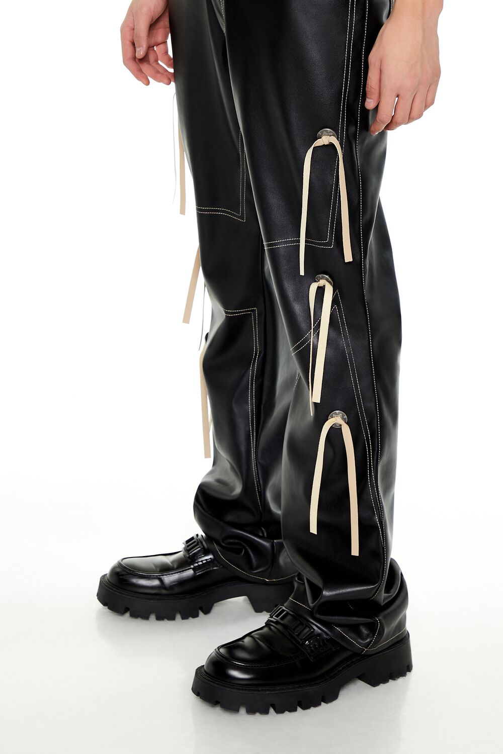 0136123601#Color_BLACK/CREAM