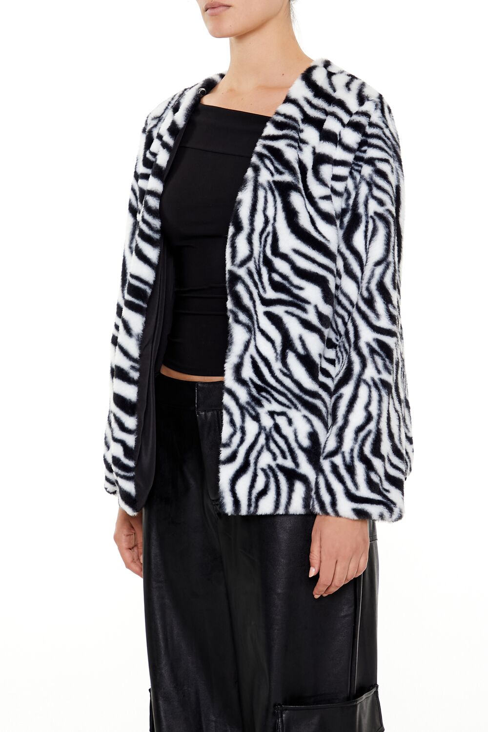 0137277901#Color_BLACK/WHITE