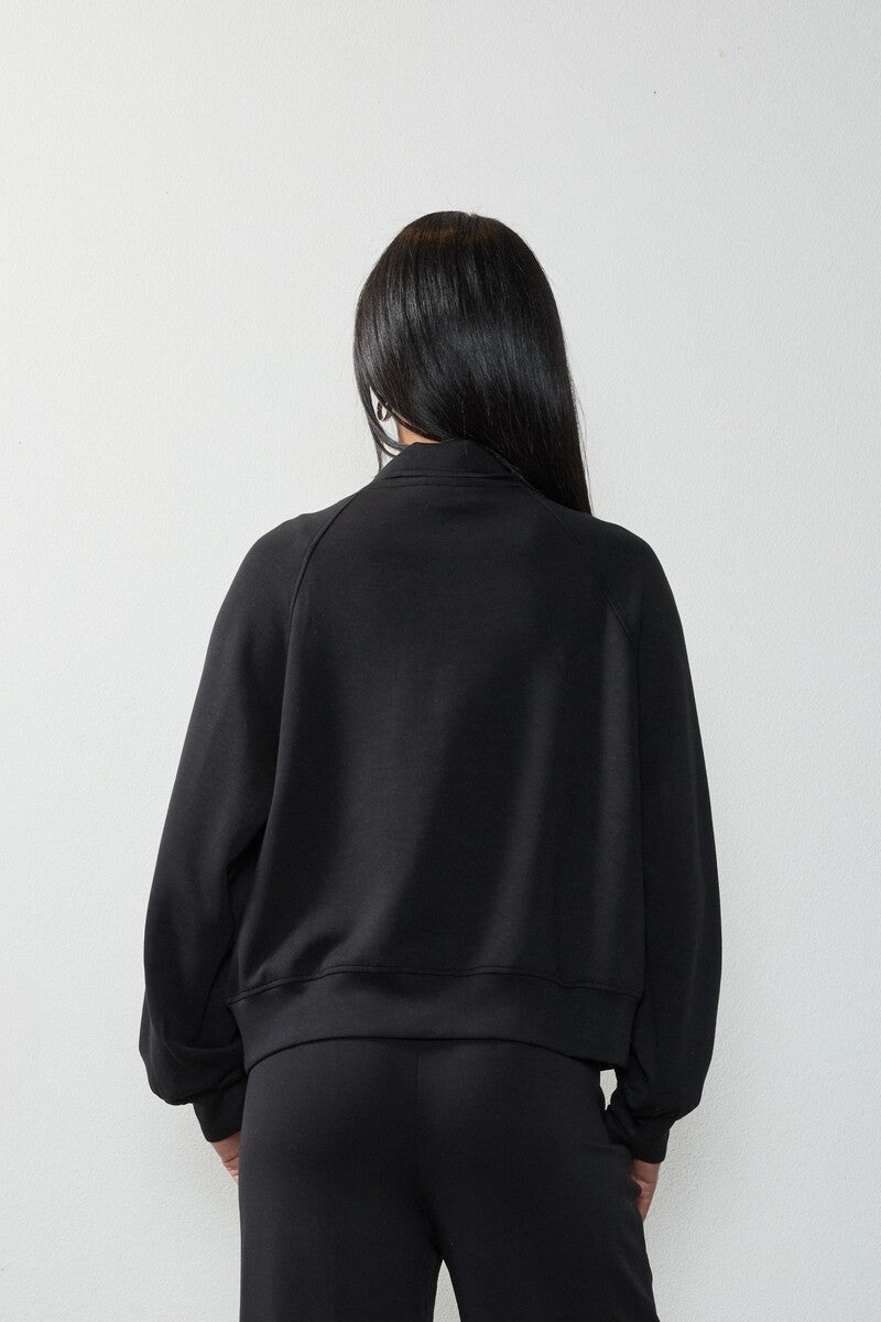 0140825201#color_BLACK