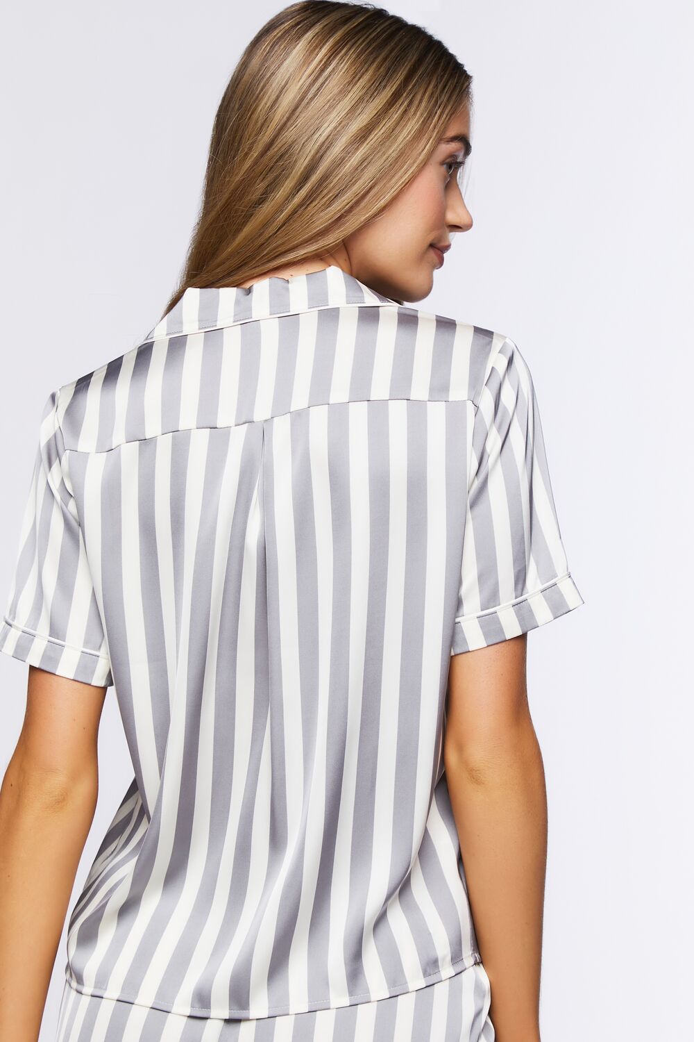 0046881702#Color_SHADOW GREY/WHITE