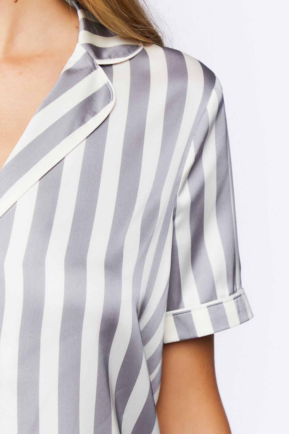 0046881702#Color_SHADOW GREY/WHITE