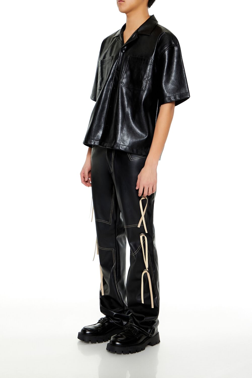 0136123601#Color_BLACK/CREAM