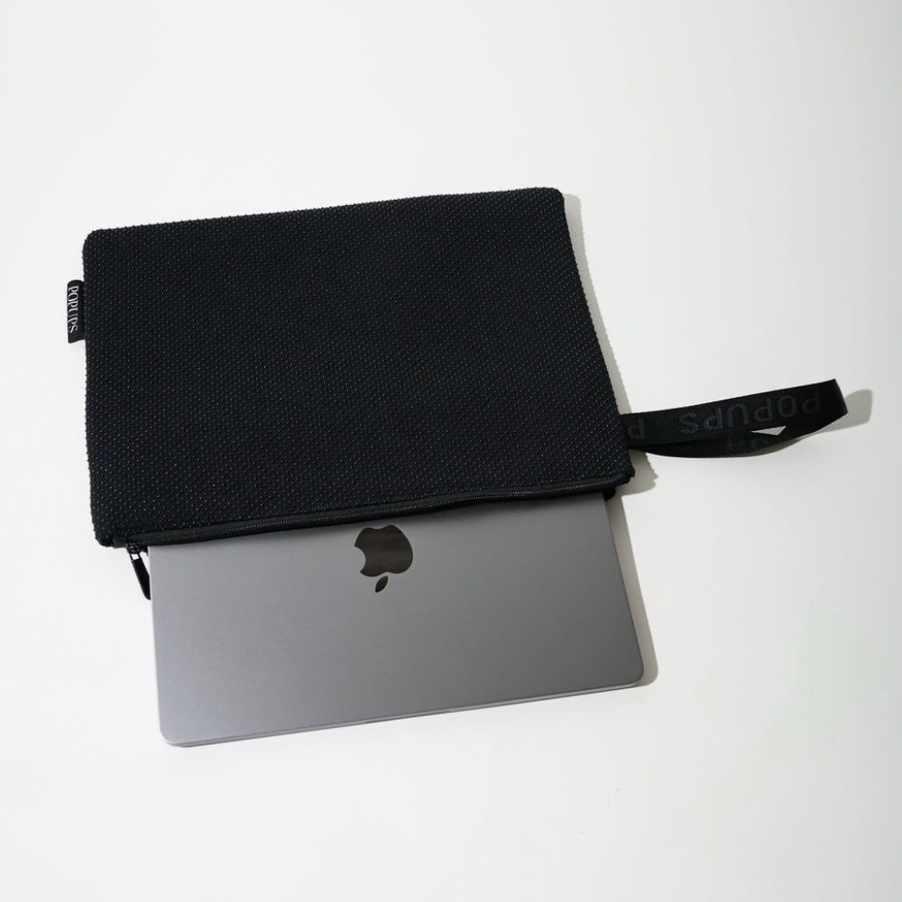 LAPTOP SLEEVE BLACK DOTTED