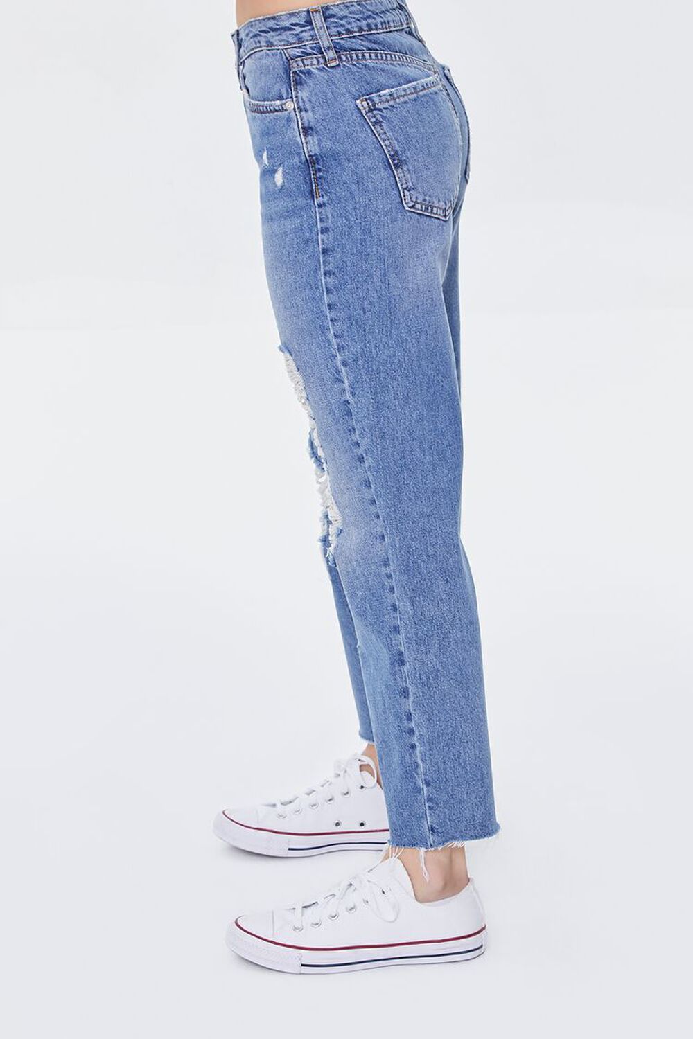 MEDIUM DENIM Frayed Mid-Rise Boyfriend Petite Jeans, image 3