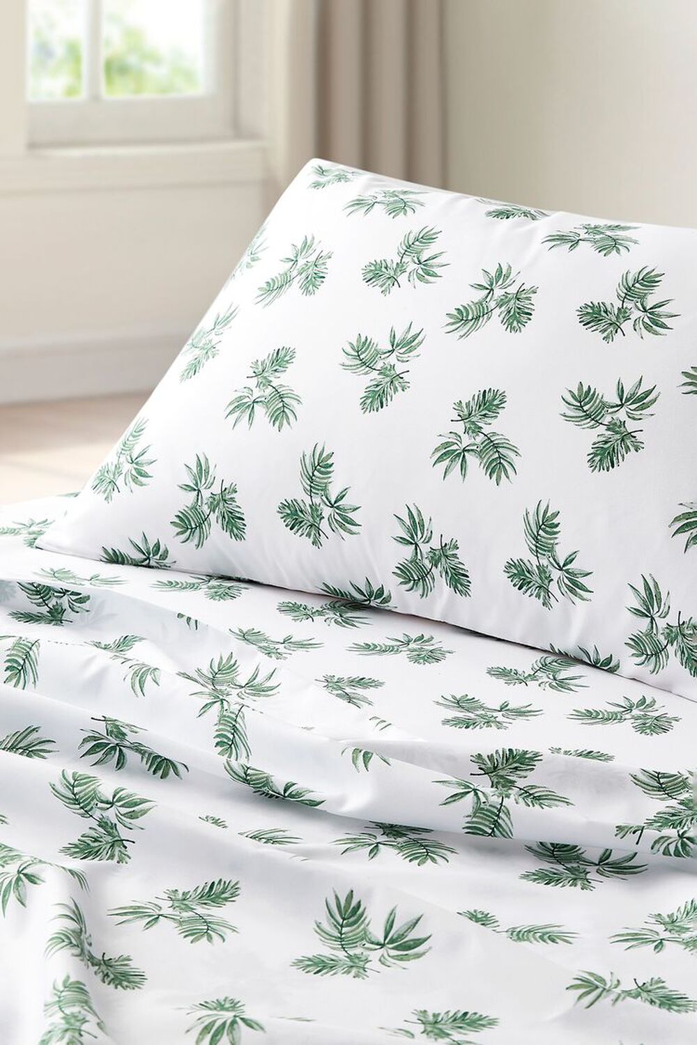 WHITE/GREEN Tropical Leaf Print Queen-Sized Sheet Set, image 1