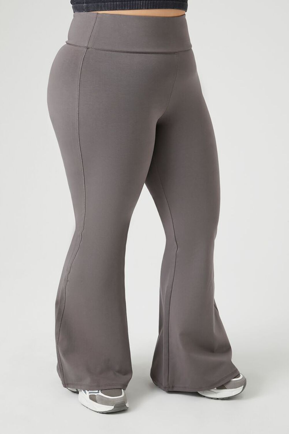 Solid color plus size high rise flare leggings. Inseam appro (7303525)