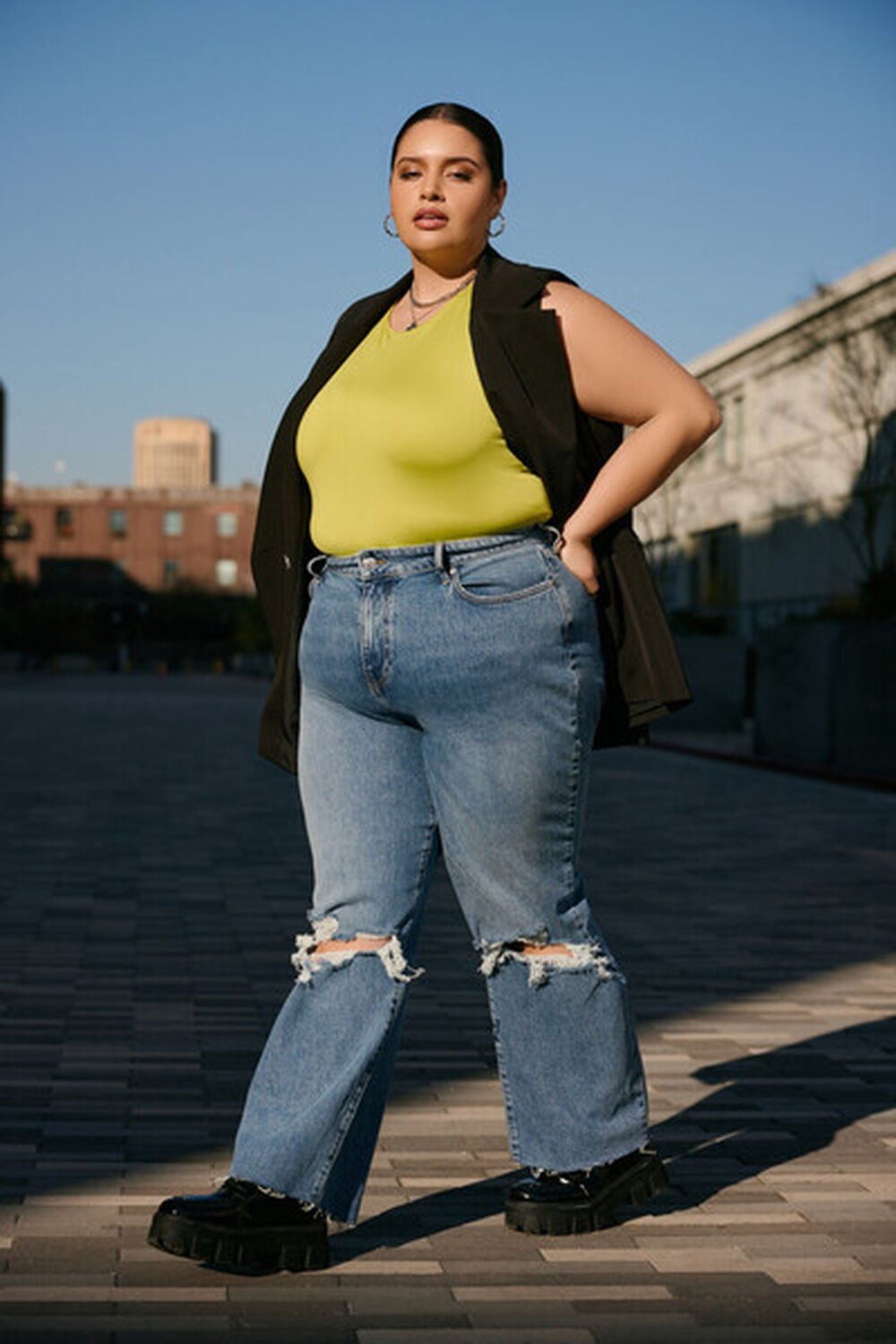 MEDIUM DENIM Plus Size 90s-Fit Distressed Jeans, image 2