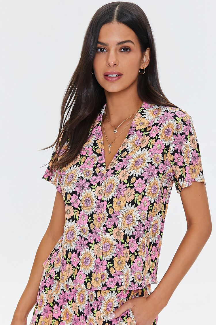 Women Pleated Floral Print Shirt in Black,  XS FOREVER 21 on sale 2022