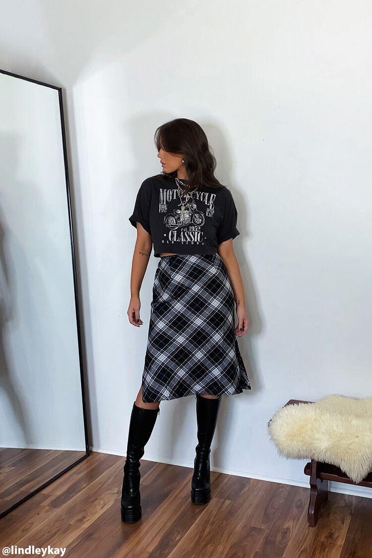Women Plaid A-Line Midi Skirt in Black,  XS FOREVER 21 on sale 2022 2