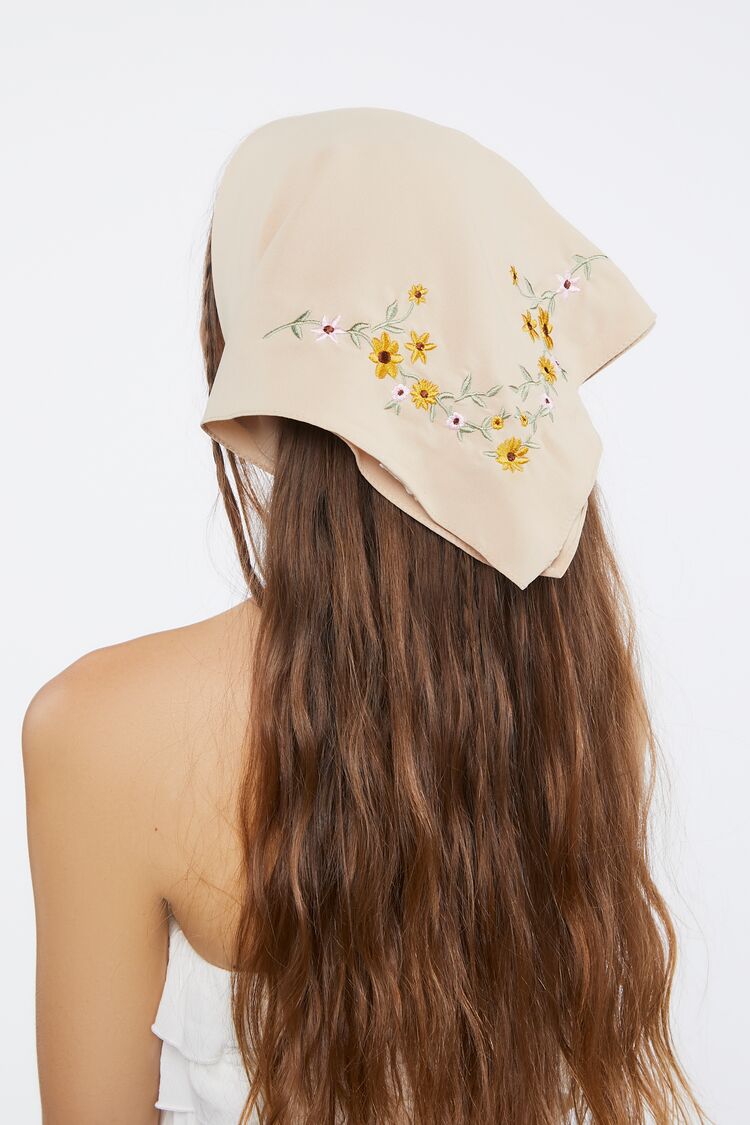 Women Embroidered Floral Scarf in Cream FOREVER 21 on sale 2022